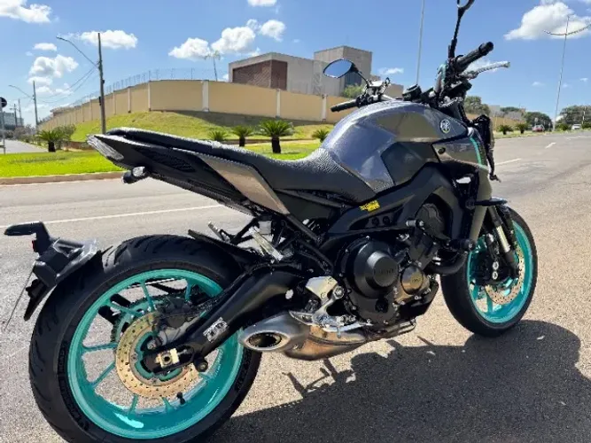 Yamaha MT-09 2024/25 - Estado de Nova + Acessórios