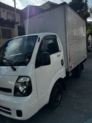 Kia bongo 2013 Baú com 99.400 km único dono revisada