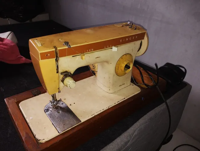 Máquina Singer Zig Zag doméstica 