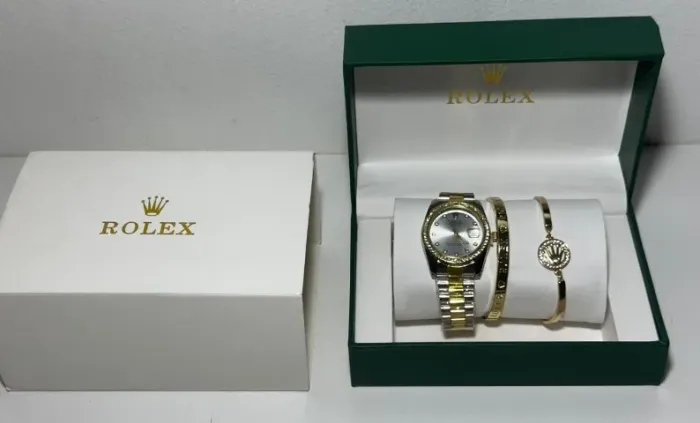 Relógio Feminino na caixa da marca com 2 pulseiras