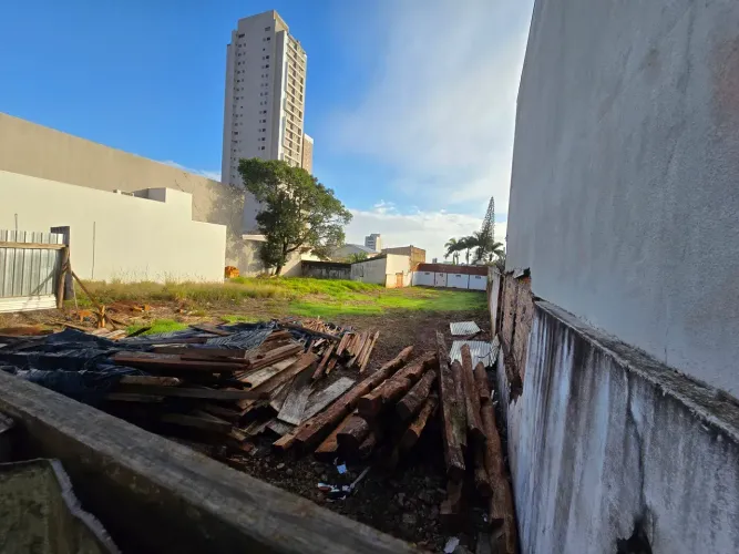 Excelente Terreno no Centro com 660m² próximo do mercado Maçã Verde, Cascavel-PR.