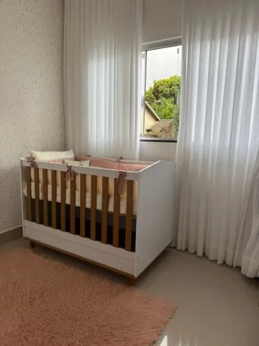 Vende se berço ou Troco por uma televisão smart 