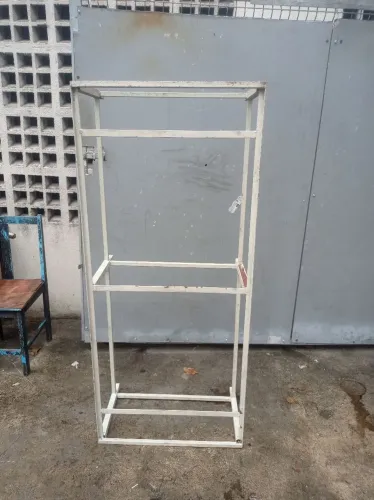 Vendo armação de ferro com Metalon para fazer um aparador ou mesa