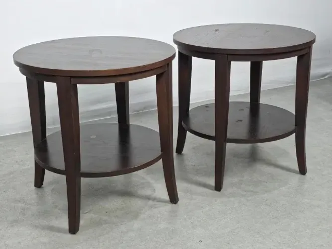 Par de Mesas auxiliares em madeira nobre maciço, marcenaria de alto padrão. Importado