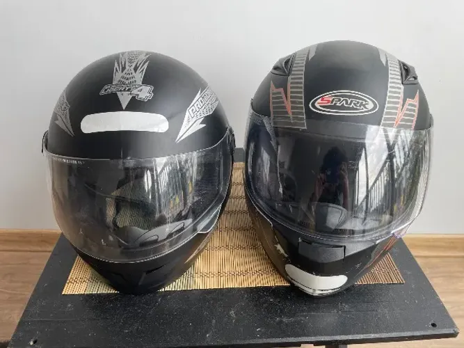 Dois capacetes (New Protork Liberty 4 e Ebf Spark Spot)