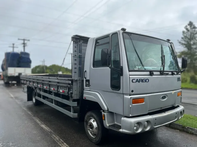 Caminhão Ford cargo