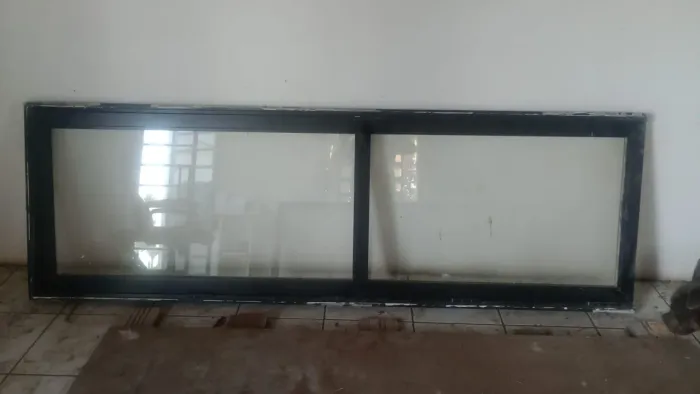 Vendo porta de alumínio