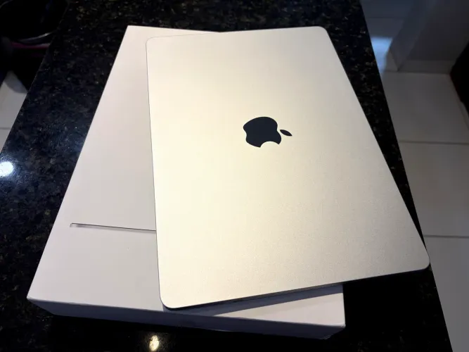 MacBook Air M2 ( 16 Gigas )