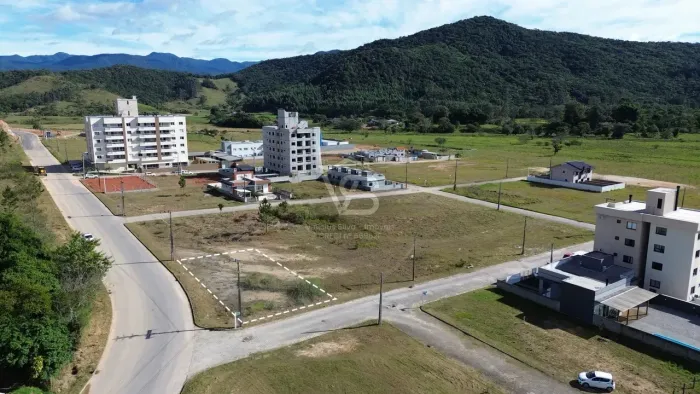 OPORTUNIDADE! TERRENO DE ESQUINA NO CENTRO DE PAULO LOPES 450 m² COM ESCRITURA