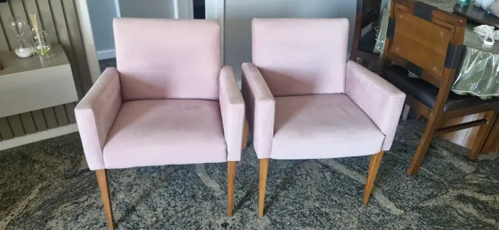 Duas cadeiras para sala ou quarto
