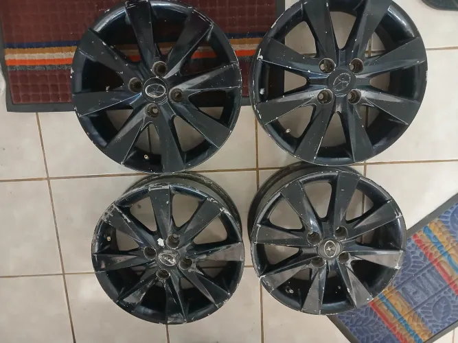 Jogo de Rodas 15. 4/100 para gol, citroeem , Fiat e outros. São de aluminio.