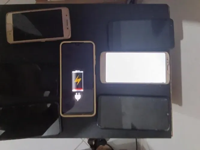 Lote com 7 Smartphones com Defeito - Para Retirada de Peças