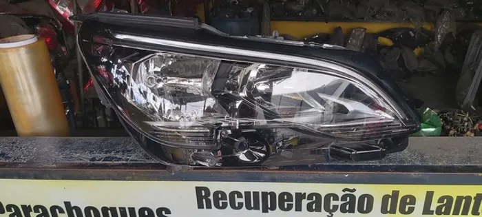 Farol do Peugeot 3008
