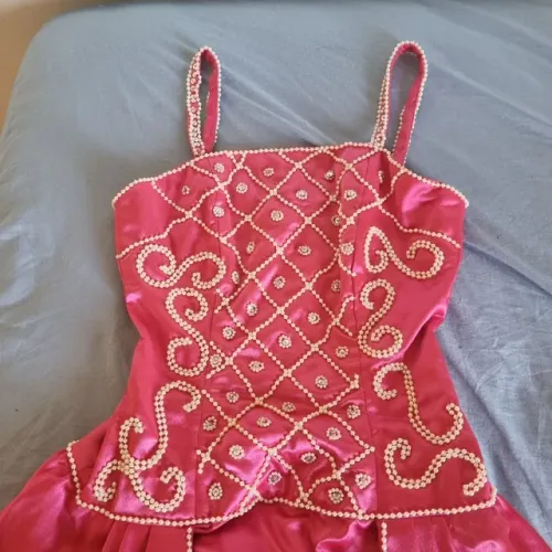 Vestido de debutante Rosa pink de seda e bordado com pérolas. Meu contato *