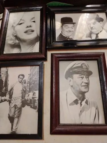10 quadros pequenos com foto postal de artistas