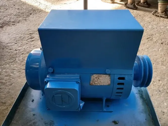 Gerador de 7,5 KVA trifásico auto regulado marca Kohlbach 127/220 Volts usado