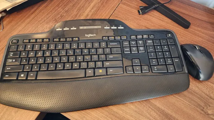 Kit Teclado e Mouse Logitech Wireless MK710