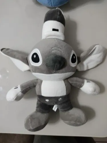 Pelúcia Stitch preto e branco