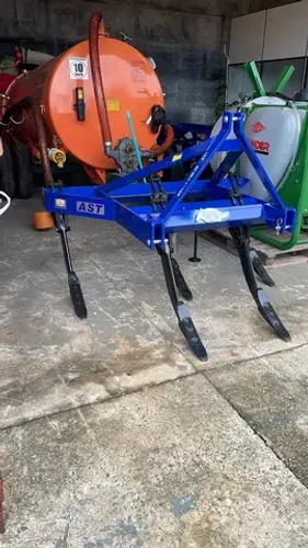 Arado Subsolador 5 hastes Tatu Marchesan
