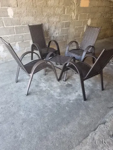 Jogo de mesa com cadeiras em fibra sintética novos 