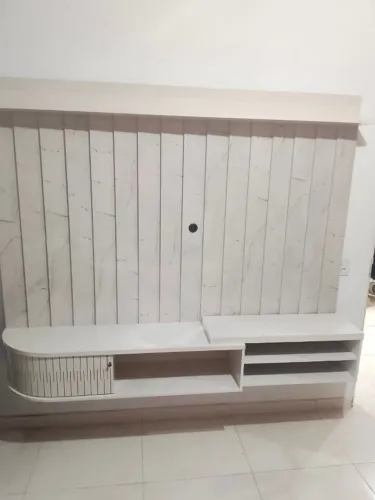 painel de tv 75 polegadas ripado