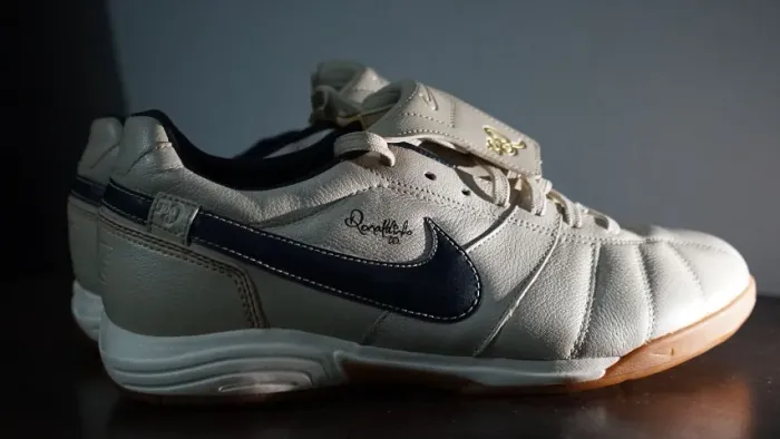 Chuteira Nike Tiempo Ronaldinho - 2007