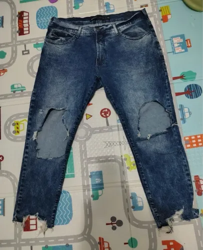 Calça Jeans Masculina rasgada