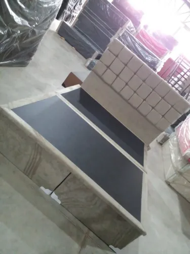 Base baú tamanho queen size com a cabeceira