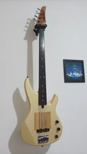 Contrabaixo Elétrico Yamaha RBX 350 - 4 Cordas (Fretless)