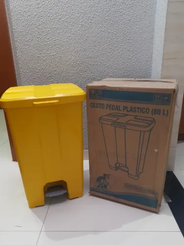 Lixeira De 60l Com Pedal E Tampa Basculante Jsn