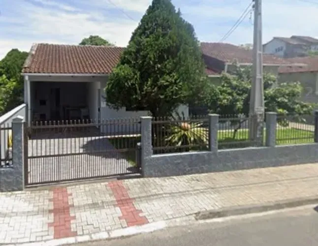 Casa com kitnet anexa, com 170 metros quadrados