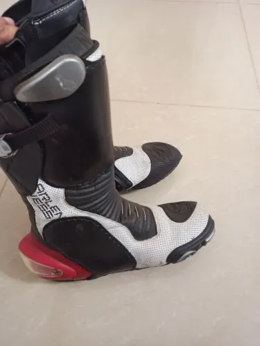 Bota de Motociclismo Arlen Ness, Alpinestars, Dianese.