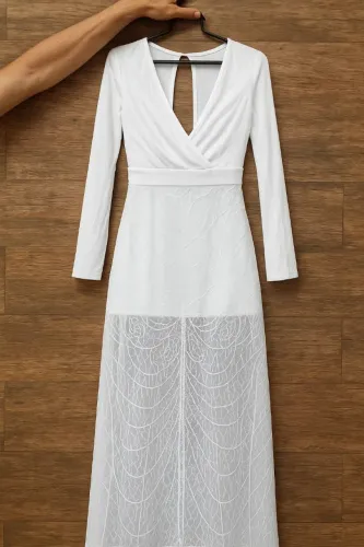 Conjunto saia e cropped com bordados.