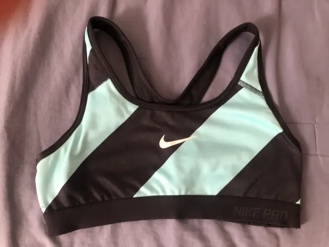 Top esportivo Nike Tamanho P