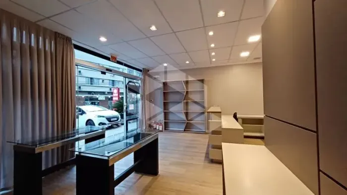 Sala comercial ampla - 403M² para alugar no bairro Estreito em Florianópolis