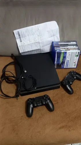 PlayStation 4 slim 1 terá  com 2 jogos a escolher 