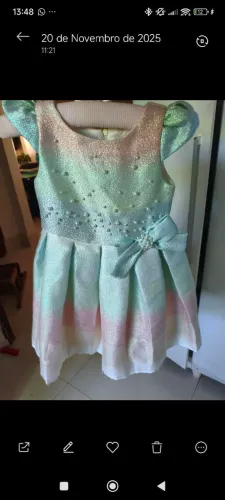 Vestido de festa ou social infantil.