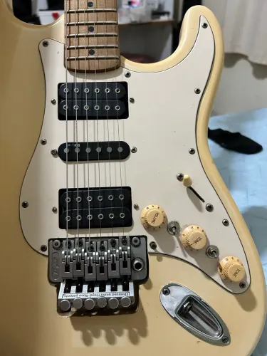 Guitarra Squier Fender, Caps Dimazio, FloydRose