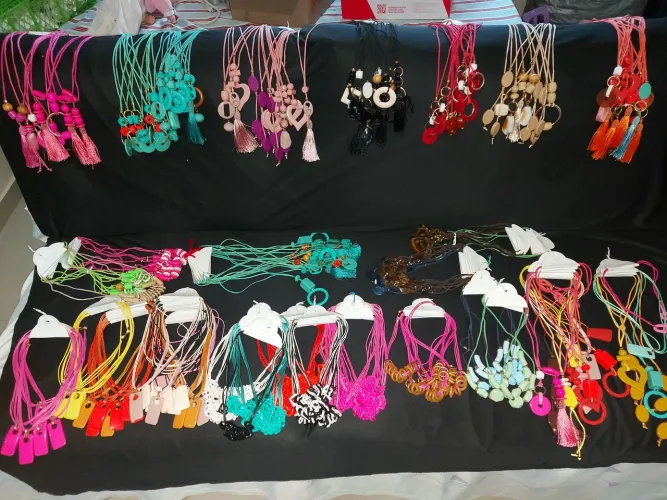 Colares variados Coloridas - Bijuteria