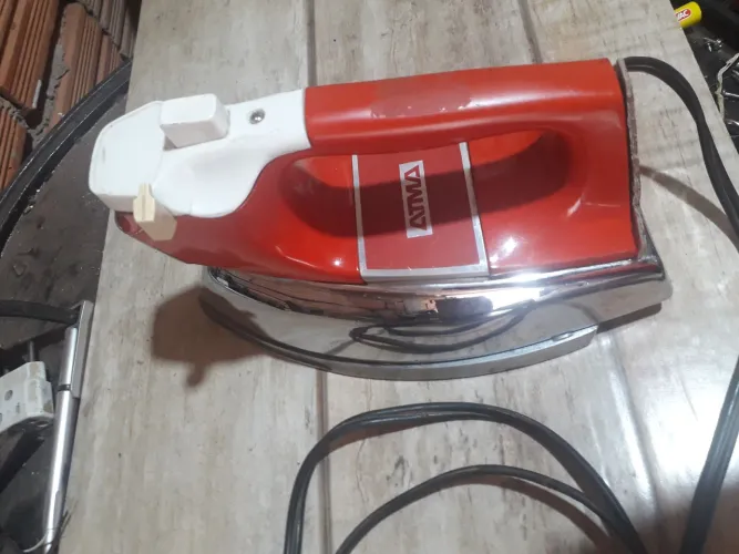 Ferro antigo a vapor Atma