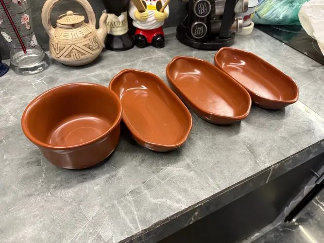 Conjunto de Cumbucas e Travessas de Cerâmica