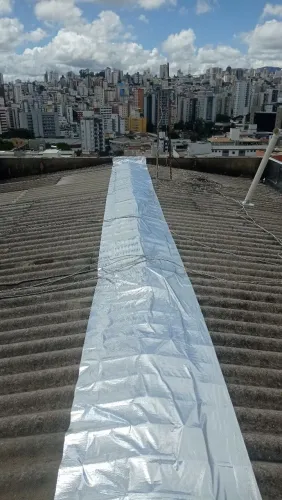 Reforma e construções de telhados e calhas