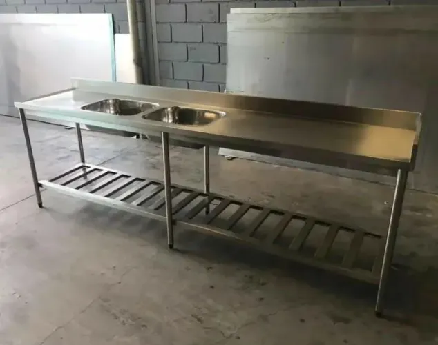 Bancada em aço inox para comércio.