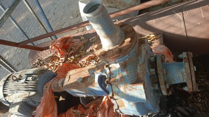 Vende se ,uma motor Bonba  weg  25 cv  entrada 150 saída 100 de alta