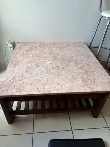 Baixou!  Black Friday! Vendo mesa de centro estilo inglês de madeira maciça.