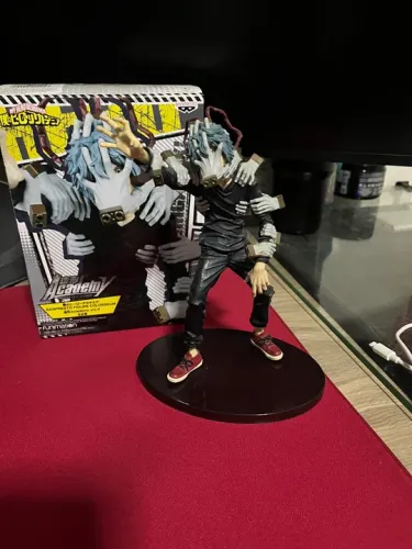 Action figure tomura shigaraki