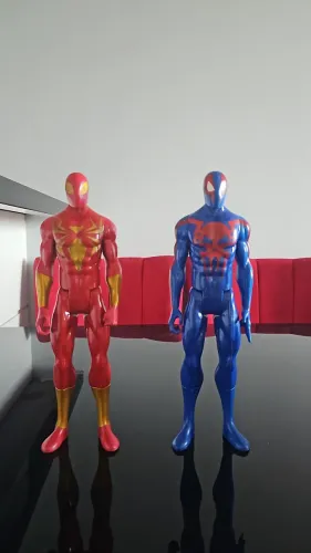Bonecos Homem Aranha 2099 e Homem Aranha de ferro