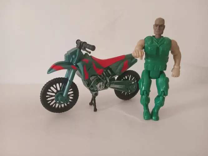 Boneco e Moto de Brinquedo - Aventura Radical!
