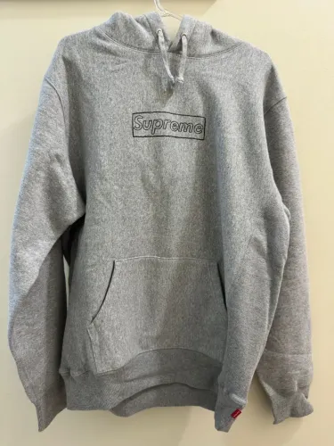 Supreme x KAWS Chalk tamanho L 9.5/10