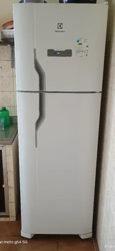 Geladeira Eletrolux semi-novo